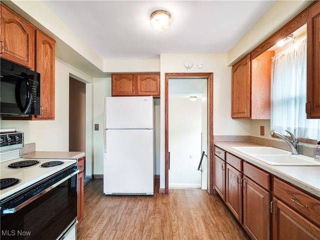 3323 North Avenue, Parma, OH 44134