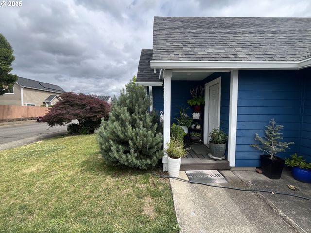 1014 S MILL Pl, Newberg, OR 97132