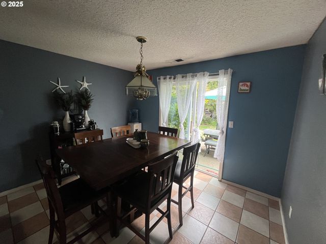 1014 S MILL Pl, Newberg, OR 97132