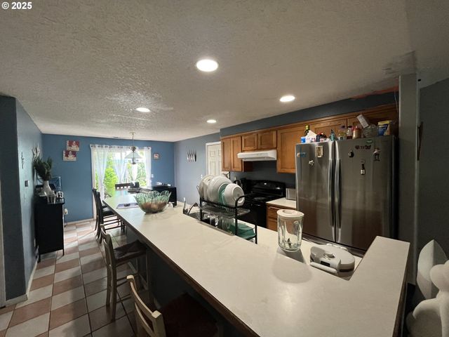 1014 S MILL Pl, Newberg, OR 97132