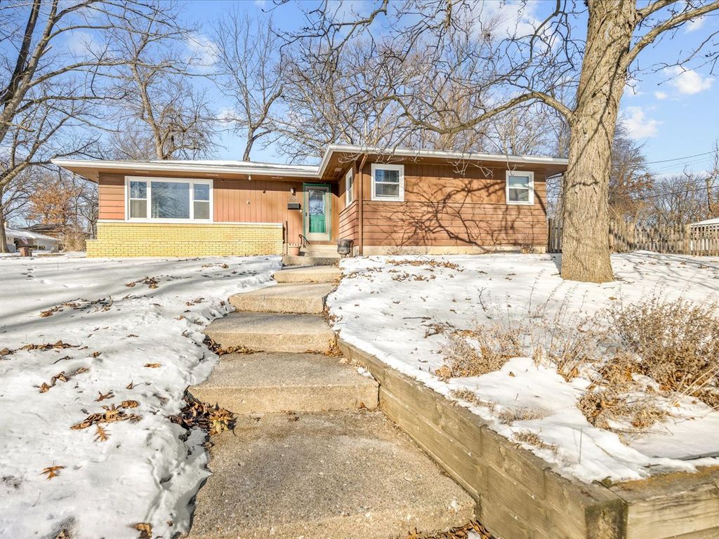 3504 Brendenwood Road, Rockford, IL 61107