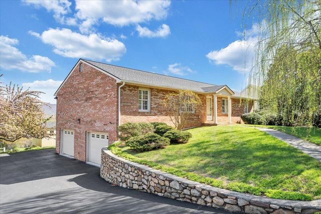 139 Winesap RD, Roanoke, VA 24019