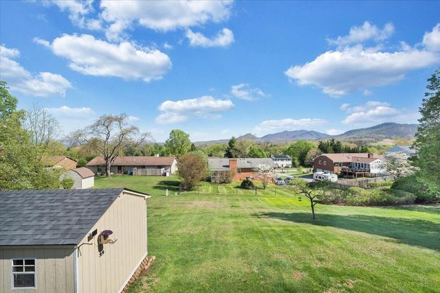139 Winesap RD, Roanoke, VA 24019