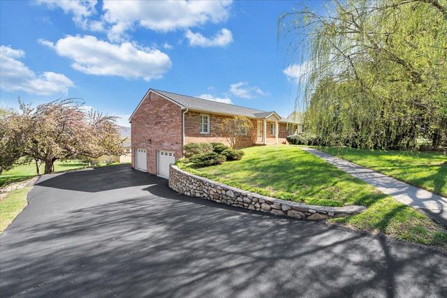 139 Winesap RD, Roanoke, VA 24019