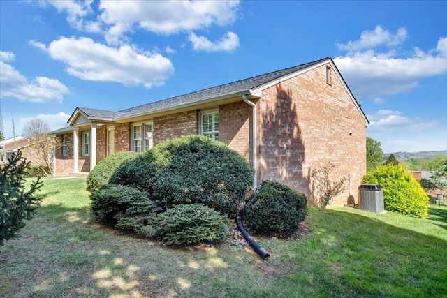 139 Winesap RD, Roanoke, VA 24019