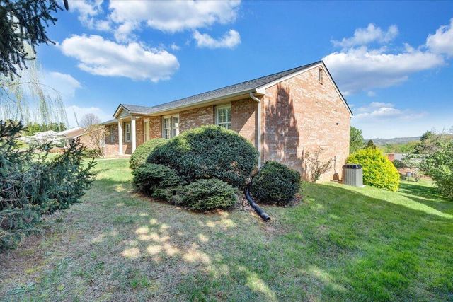 139 Winesap RD, Roanoke, VA 24019