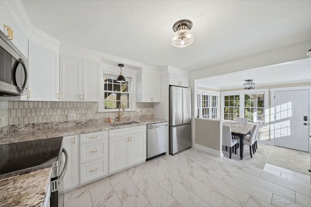 29 Shadow Lake Rd, Salem, NH 03079