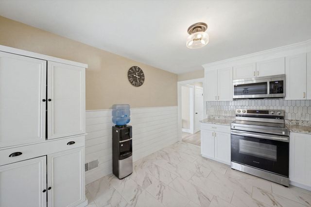29 Shadow Lake Rd, Salem, NH 03079