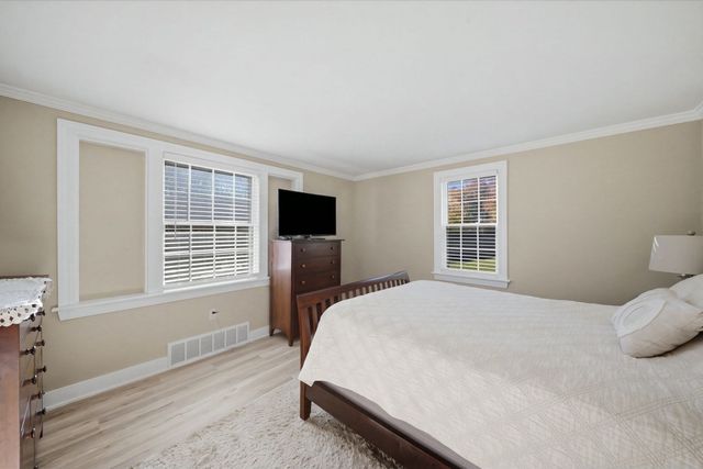 29 Shadow Lake Rd, Salem, NH 03079