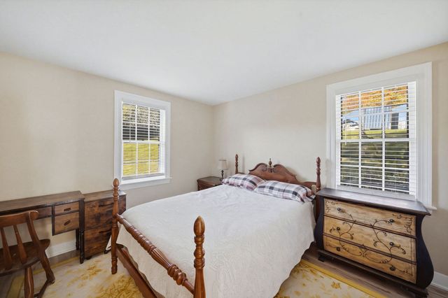29 Shadow Lake Rd, Salem, NH 03079