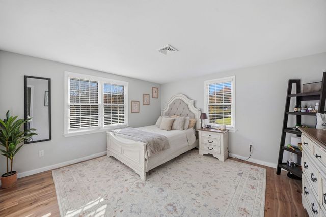29 Shadow Lake Rd, Salem, NH 03079