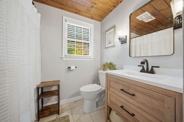 29 Shadow Lake Rd, Salem, NH 03079