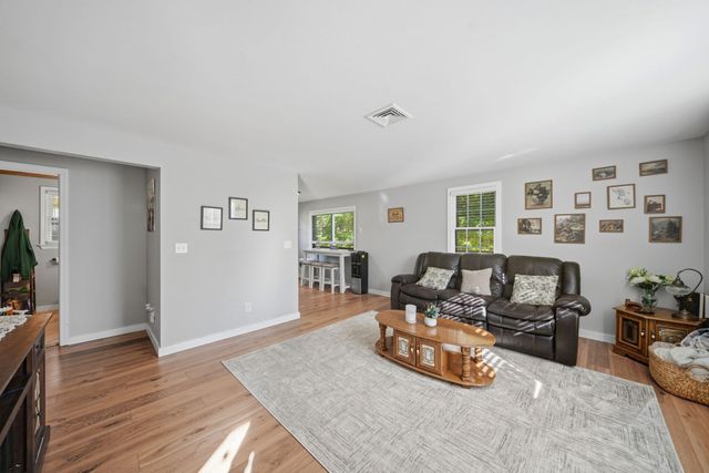 29 Shadow Lake Rd, Salem, NH 03079