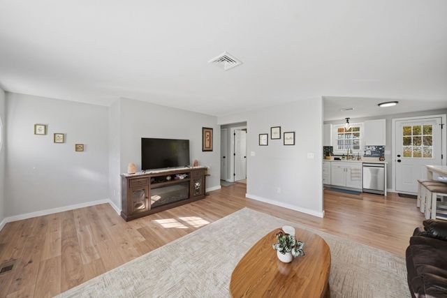 29 Shadow Lake Rd, Salem, NH 03079