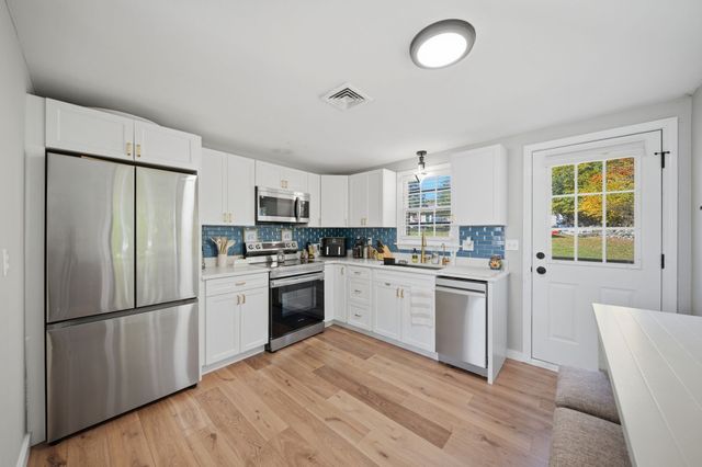 29 Shadow Lake Rd, Salem, NH 03079