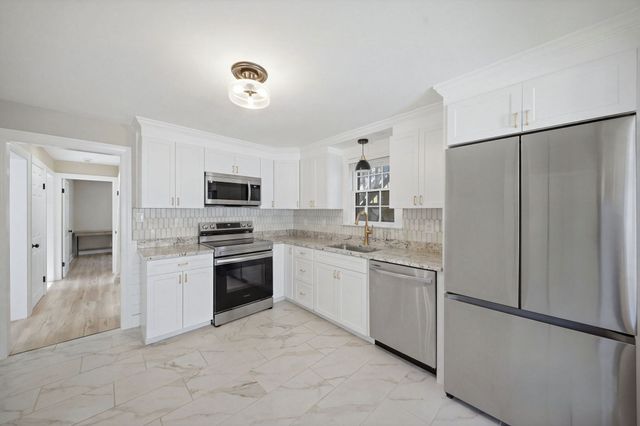 29 Shadow Lake Rd, Salem, NH 03079