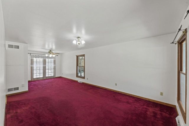 243 Royal Oak COURT, Pewaukee, WI 53072