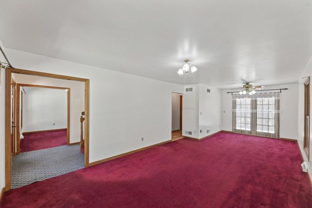 243 Royal Oak COURT, Pewaukee, WI 53072