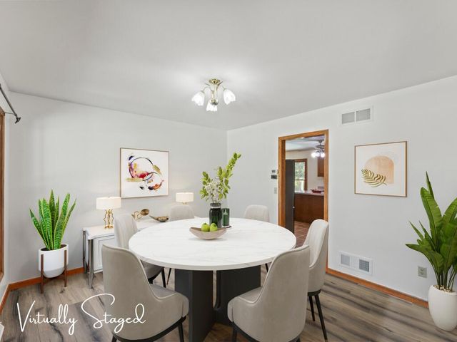 243 Royal Oak COURT, Pewaukee, WI 53072