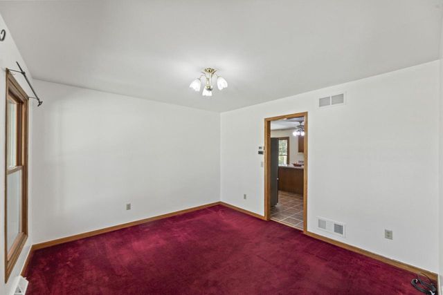 243 Royal Oak COURT, Pewaukee, WI 53072