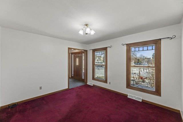 243 Royal Oak COURT, Pewaukee, WI 53072