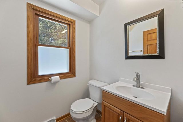 243 Royal Oak COURT, Pewaukee, WI 53072