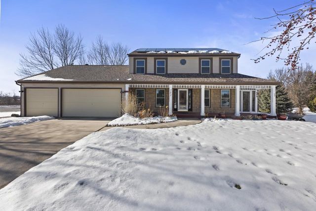 243 Royal Oak COURT, Pewaukee, WI 53072