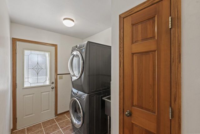 243 Royal Oak COURT, Pewaukee, WI 53072