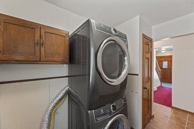 243 Royal Oak COURT, Pewaukee, WI 53072