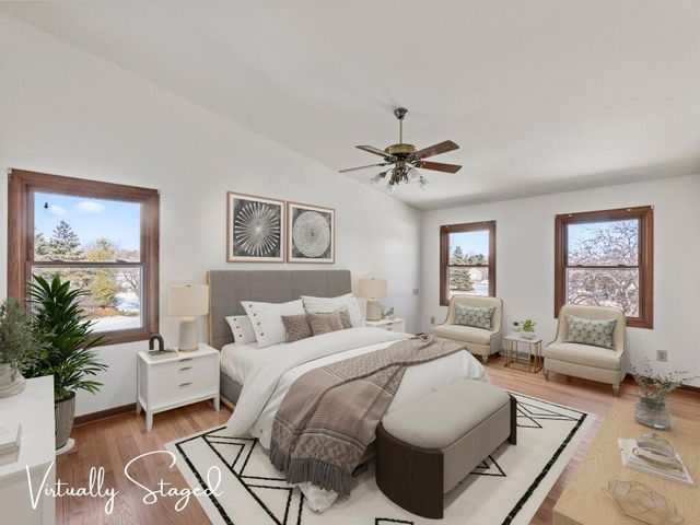 243 Royal Oak COURT, Pewaukee, WI 53072