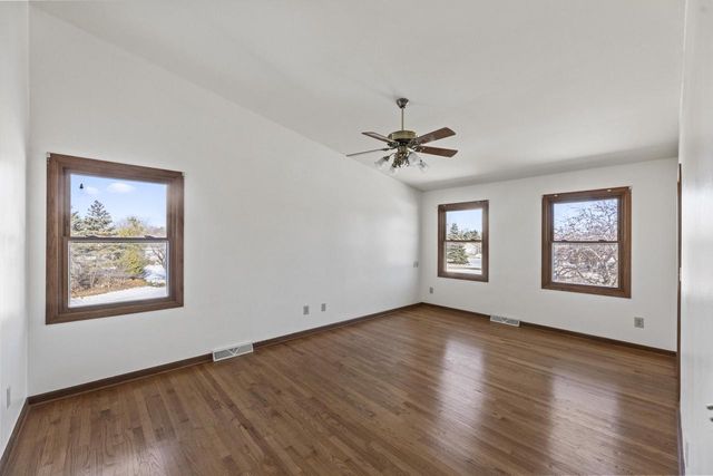 243 Royal Oak COURT, Pewaukee, WI 53072