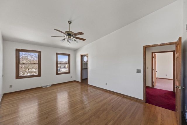 243 Royal Oak COURT, Pewaukee, WI 53072