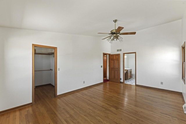 243 Royal Oak COURT, Pewaukee, WI 53072