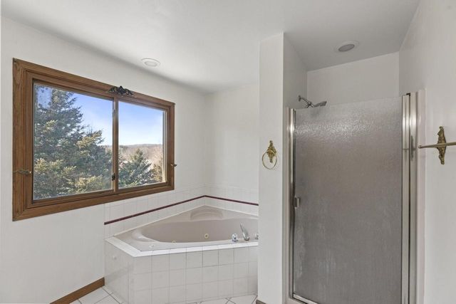 243 Royal Oak COURT, Pewaukee, WI 53072