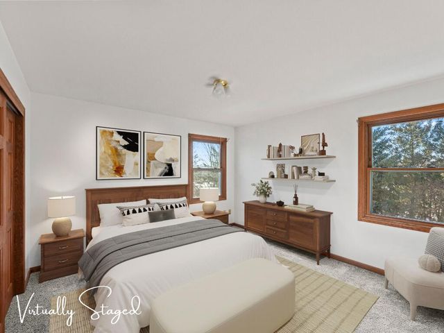 243 Royal Oak COURT, Pewaukee, WI 53072