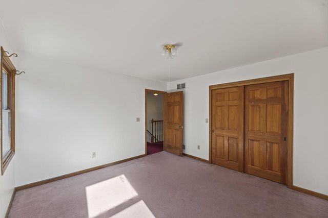 243 Royal Oak COURT, Pewaukee, WI 53072