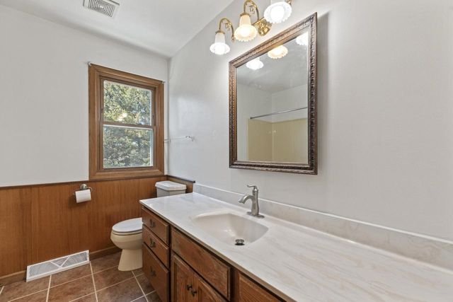 243 Royal Oak COURT, Pewaukee, WI 53072