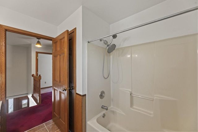 243 Royal Oak COURT, Pewaukee, WI 53072