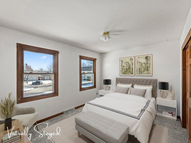 243 Royal Oak COURT, Pewaukee, WI 53072