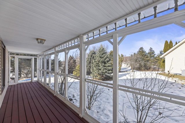 243 Royal Oak COURT, Pewaukee, WI 53072