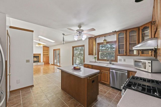 243 Royal Oak COURT, Pewaukee, WI 53072