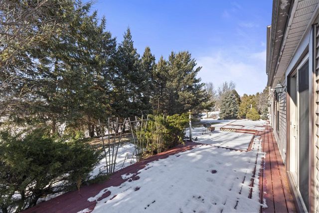 243 Royal Oak COURT, Pewaukee, WI 53072