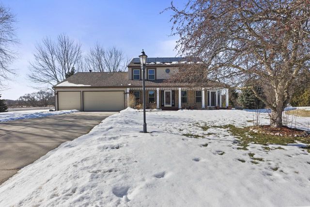 243 Royal Oak COURT, Pewaukee, WI 53072