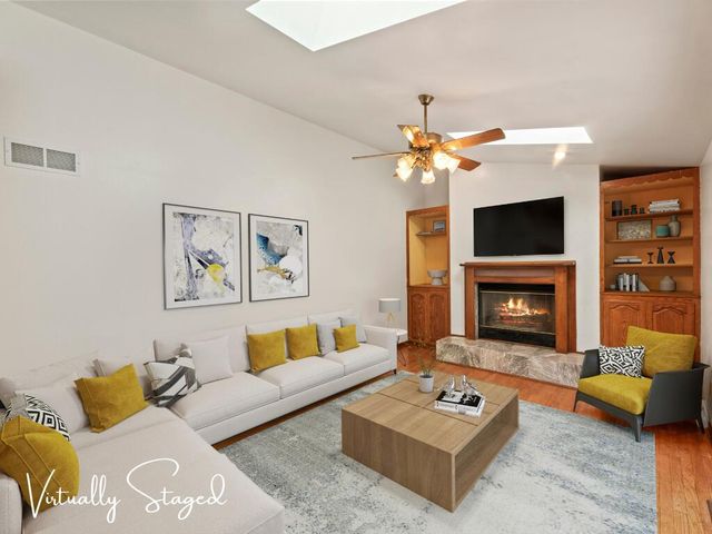 243 Royal Oak COURT, Pewaukee, WI 53072