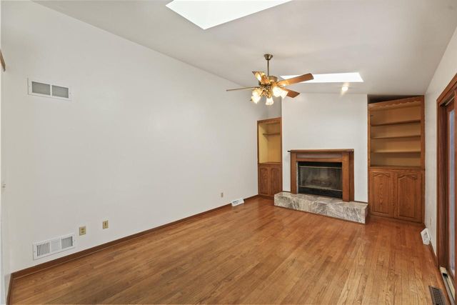 243 Royal Oak COURT, Pewaukee, WI 53072