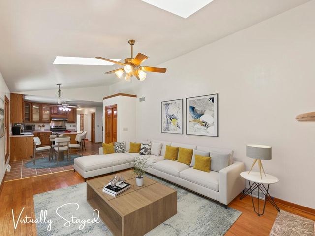 243 Royal Oak COURT, Pewaukee, WI 53072