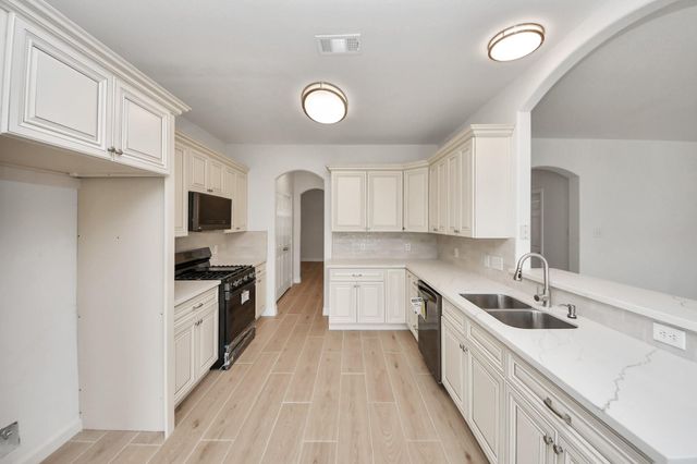 7925 Diamond Oak Drive, Texas City, TX 77591