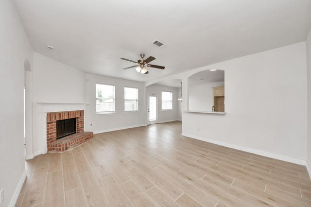 7925 Diamond Oak Drive, Texas City, TX 77591