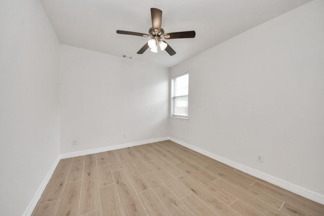 7925 Diamond Oak Drive, Texas City, TX 77591