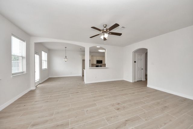 7925 Diamond Oak Drive, Texas City, TX 77591